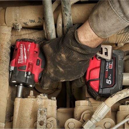 Llave de impacto M18 FUEL™ de ½″ con anillo de fricción M18-fiw2f12-0x | Milwaukee